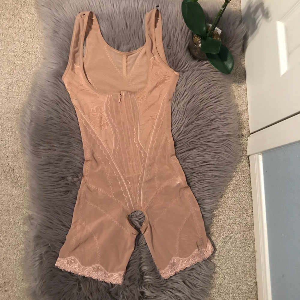 🌺NEW🌺 Complete body shaper